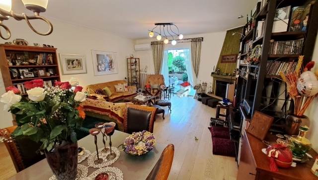 (For Sale) Residential Froor apartment || Athens South/Nea Smyrni - 130 Sq.m, 3 Bedrooms, 400.000€ 